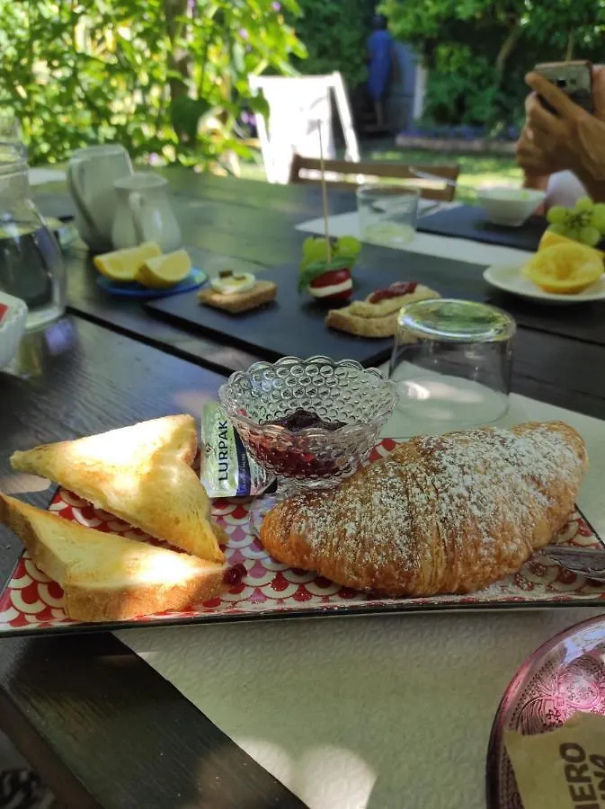 Casa Cambini Bed & Breakfast Marina di Massa Italy